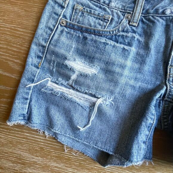 American Eagle Sz 2 Womens Denim Distressed Destructed Denim Shorts Light Wash - Picture 3 of 10